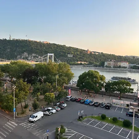 Lux Downtown Budapest