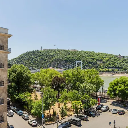 Lux Downtown Apartament